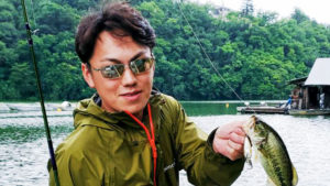 振り上げた拳 やーまる